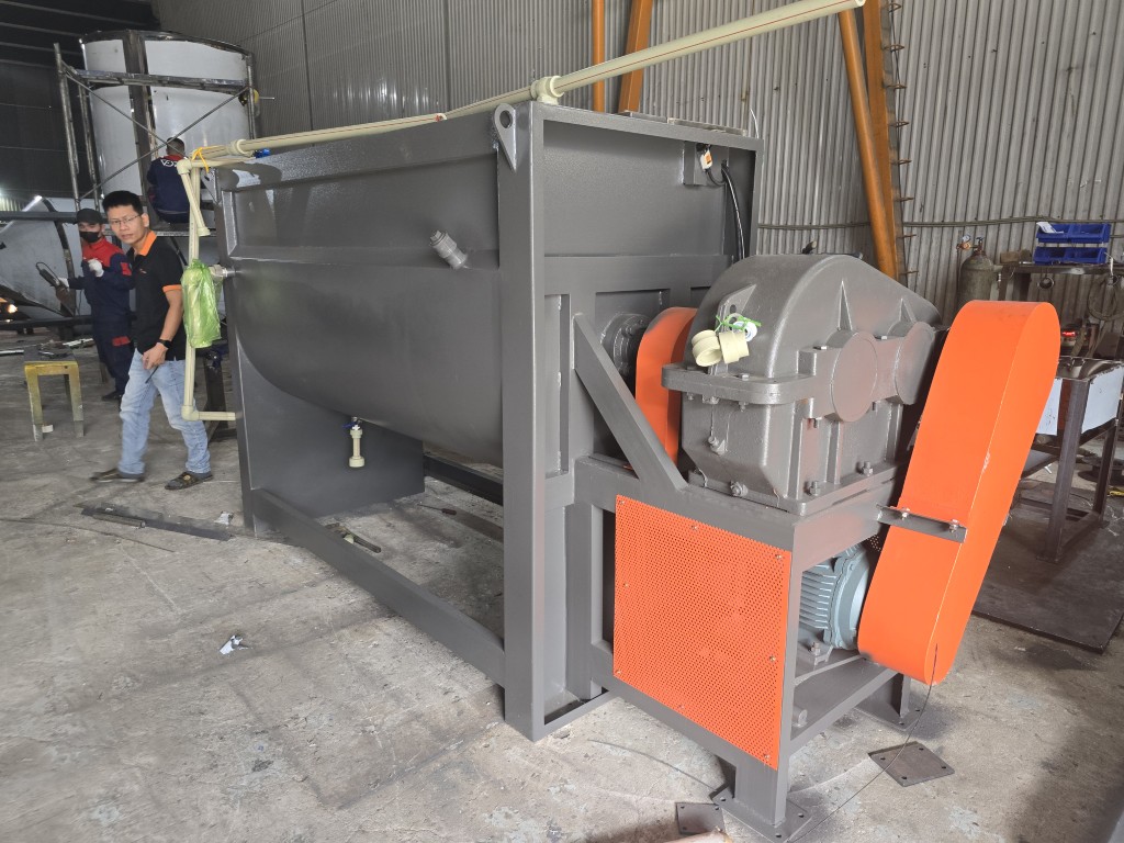 Thùng trộn ngang cho ngành nhựa