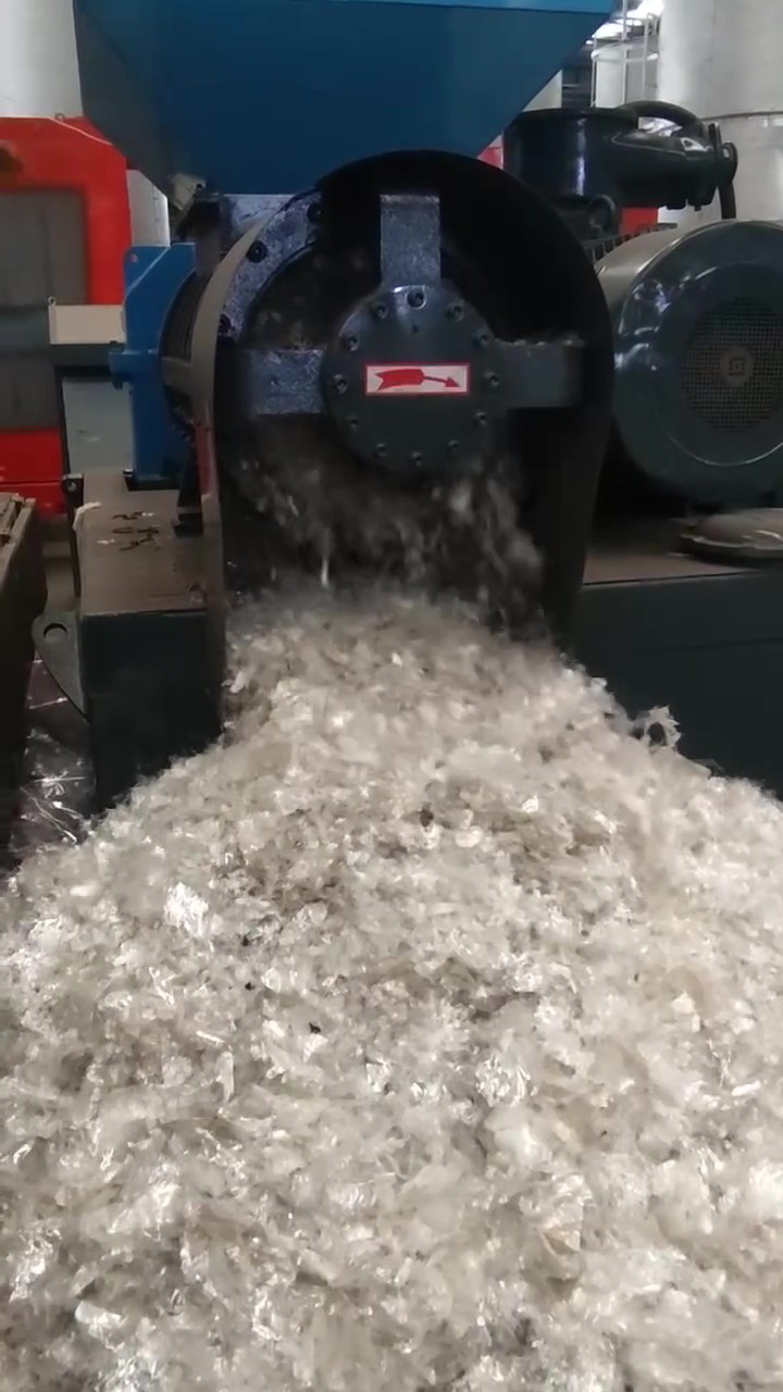 Máy xay màng nhựa cánh xoắn ốc