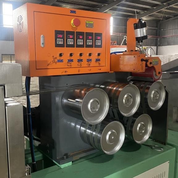 Máy cuộn trong hệ thống sản xuất đai nhựa PET